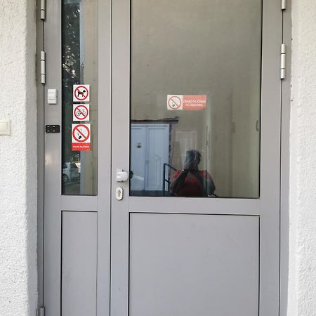 Living Bratislava By The Bus Station旅舍 外观 照片