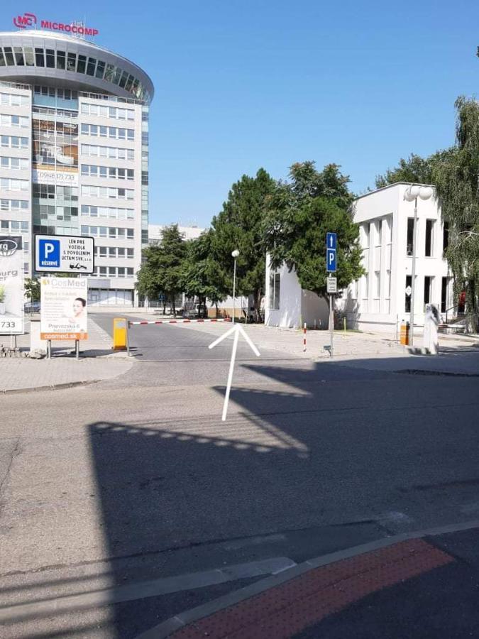 Living Bratislava By The Bus Station旅舍 外观 照片