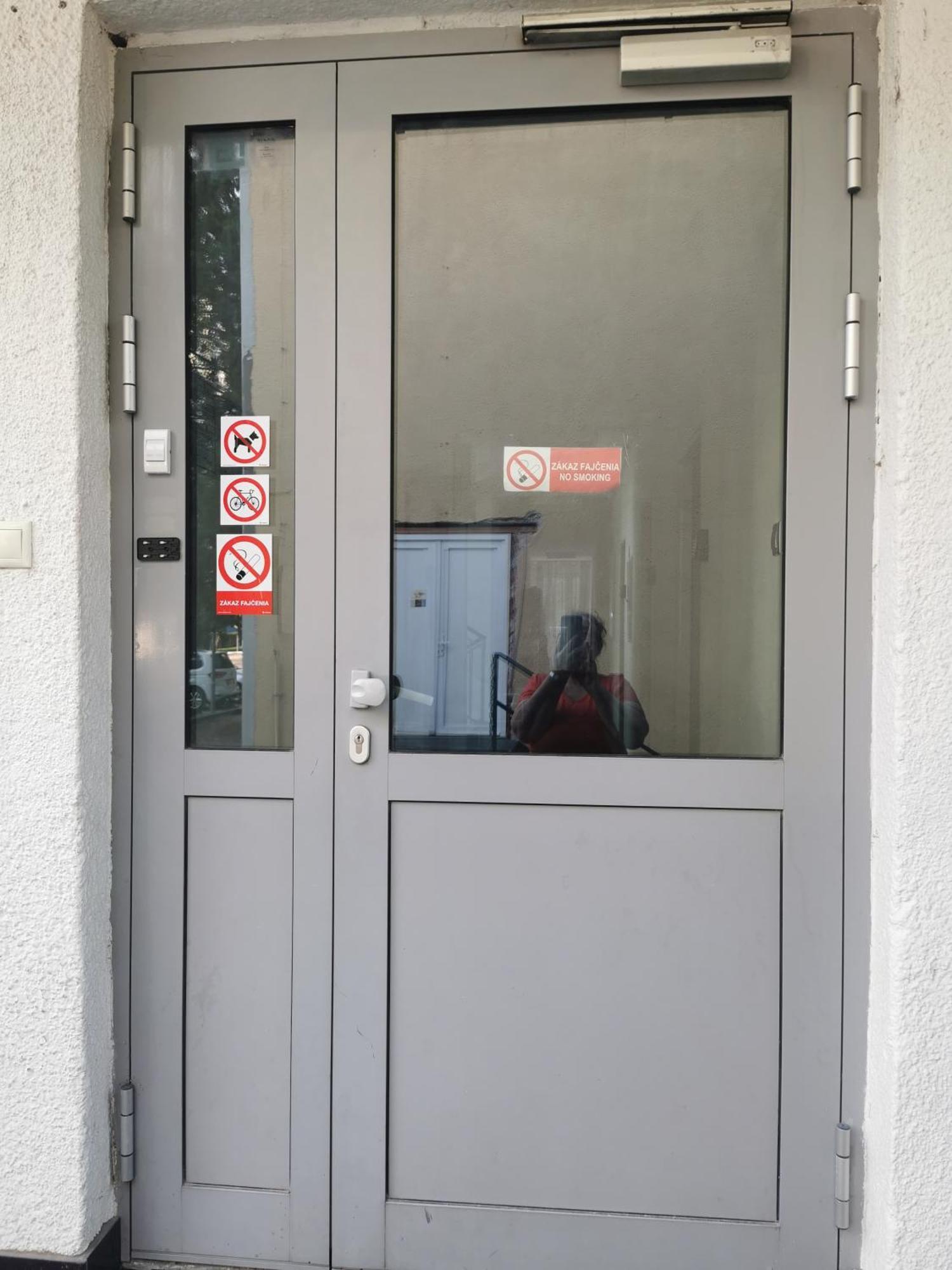 Living Bratislava By The Bus Station旅舍 外观 照片